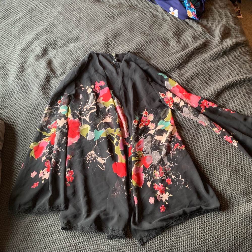 Jessica Simpson Kimono